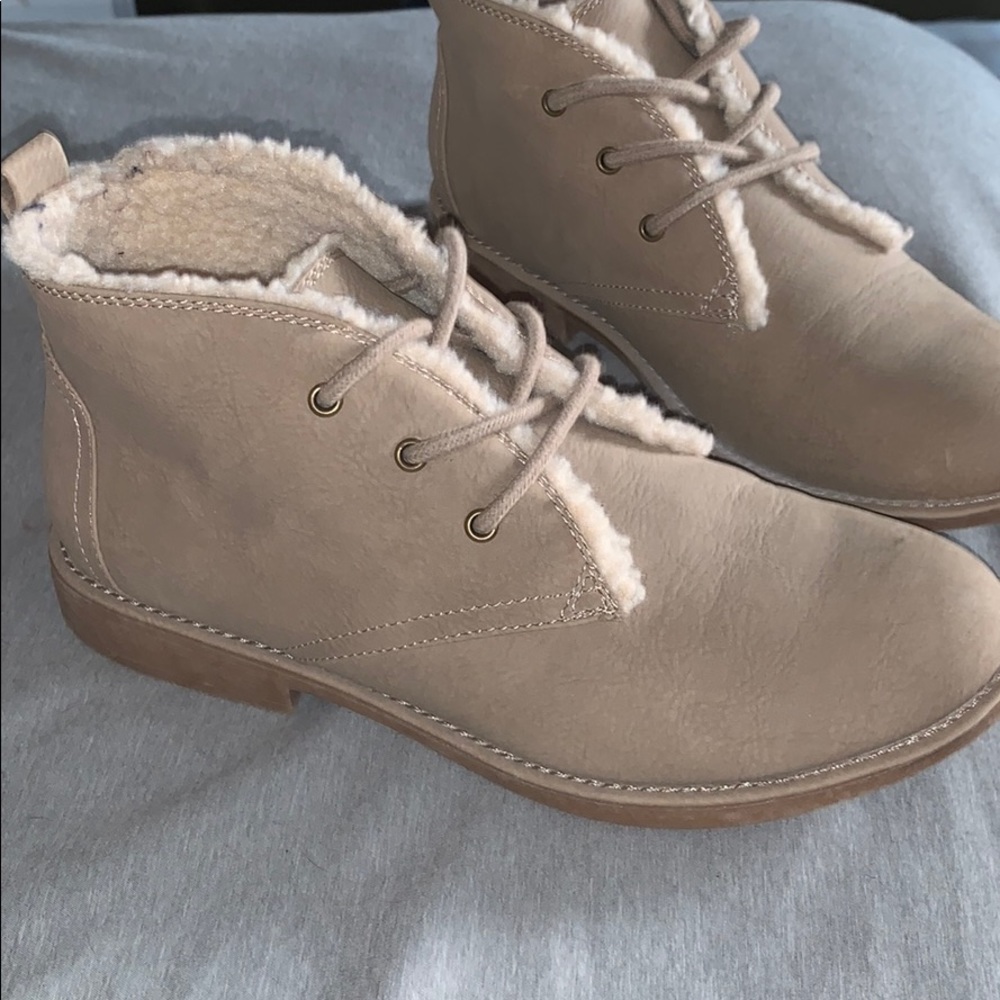 Cute brown simple boots